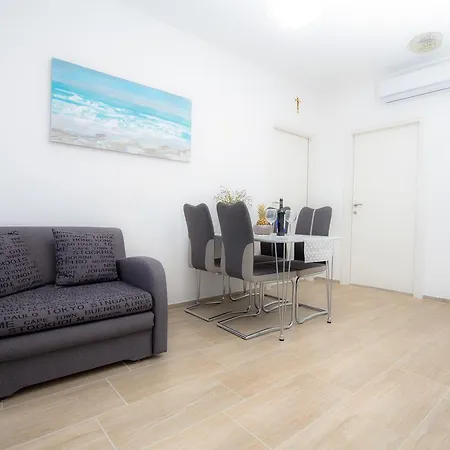 Family Nizic Apartment Primosten Room photo