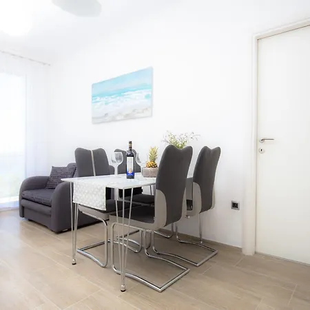 Family Nizic Apartment Primosten Room photo