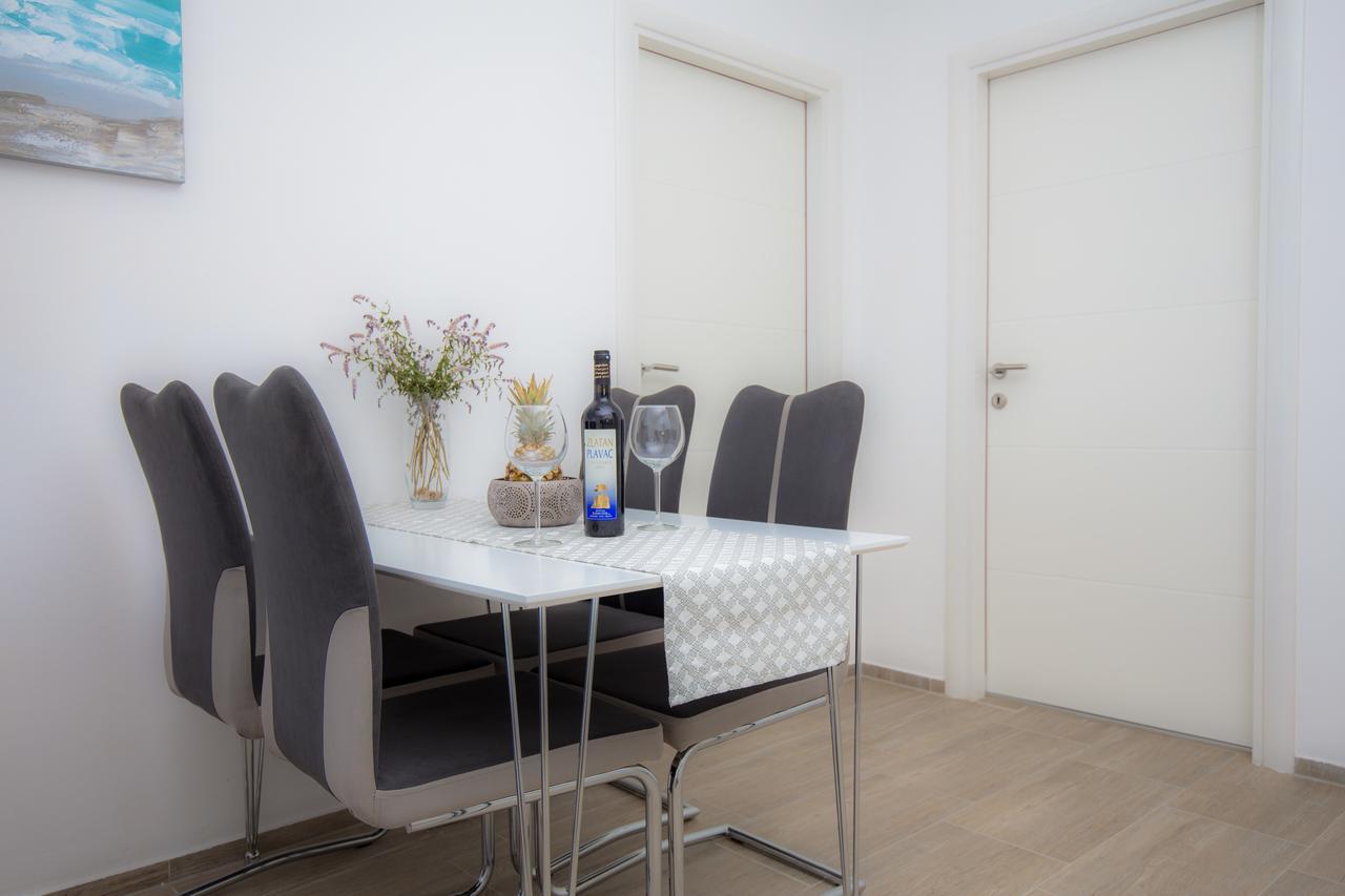 Family Nizic Apartment Primosten