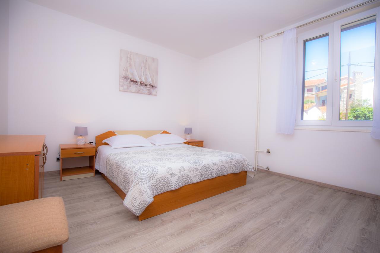 Apartment Family Nizic Primosten