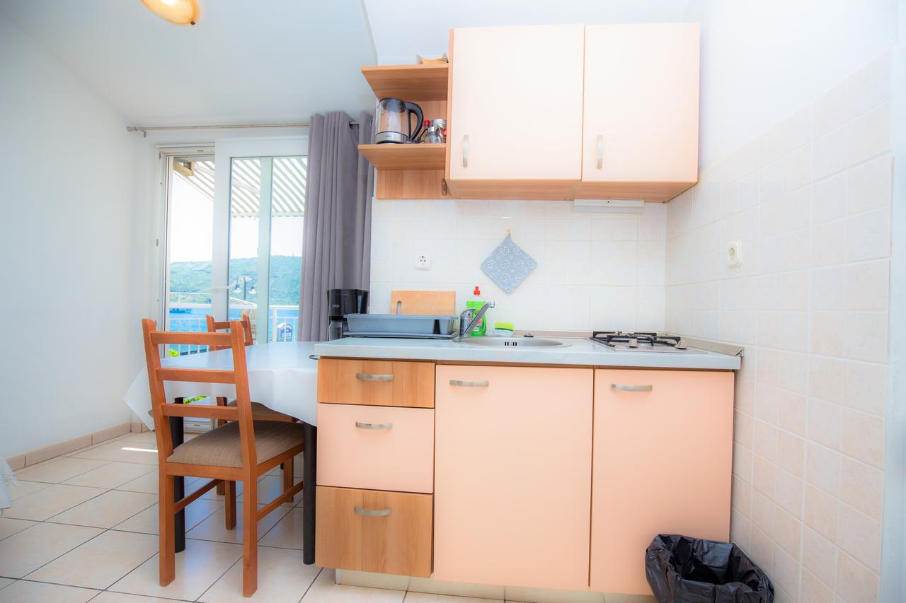 Family Nizic Apartment Primosten